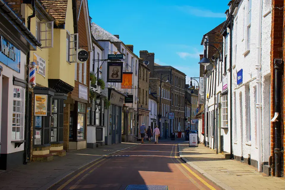 Local Landmarks and Points of Interest in Pinewood in Pinewood